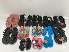 13 X PAIRS OF HAVAIANAS FLIP FLOPS IN DIFFERENT MODELS AND SIZES - LOCATION 48A.