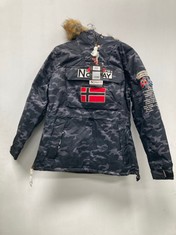 GEOGRAPHICAL NORWAY COAT SIZE M COLOUR CAMIFLAGE - LOCATION 28A.