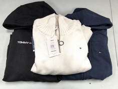 3 X TOMMY HILFIGER MEN'S CLOTHING VARIOUS SIZES INCLUDING BEIGE JUMPER SIZE XXL- LOCATION 20A.