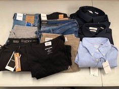 10 X JACK & JONES GARMENTS VARIOUS STYLES AND SIZES INCLUDING BLUE SHIRT SIZE S - LOCATION 16A.