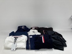 10 X TOMMY HILFIGER CLOTHING DIFFERENT SIZES AND MODELS INCLUDING WHITE T-SHIRT SIZE L -LOCATION 47B.