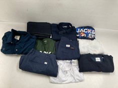 10 X JACK AND JONES CLOTHING DIFFERENT SIZES AND MODELS INCLUDING GREEN T-SHIRT SIZE L -LOCATION 52B.