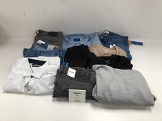 10 X JACK AND JONES CLOTHING DIFFERENT SIZES AND MODELS INCLUDING BLACK T-SHIRT SIZE 3XL -LOCATION 40B.