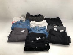10 X JACK AND JONES CLOTHING DIFFERENT SIZES AND MODELS INCLUDING BLACK TROUSERS SIZE W31 L34 -LOCATION 40B.