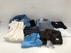 10 X CLOTHES READ DIFFERENT SIZES AND MODELS INCLUDING BLUE T-SHIRT SIZE S -LOCATION 36B.