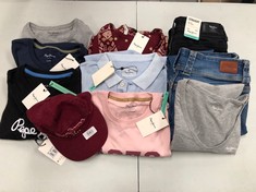10 X PEPE JEANS GARMENTS VARIOUS SIZES INCLUDING RED CAP - LOCATION 32B.