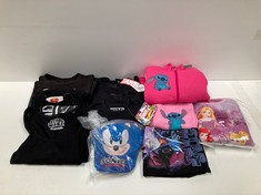 QUANTITY OF ASSORTED DISNEY AND MARVEL CLOTHING INCLUDING BLACK SUPERMAN T-SHIRT - LOCATION 47C.