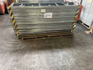 1 X PALLET OF 31 X SILVER SHELVING UPRIGHTS (COLLECTION ONLY)