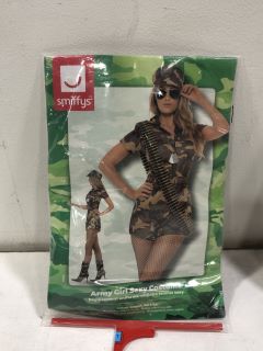 A PALLET OF ASSORTED MENS / WOMENS CLOTHES TO INCLUDE HARMONY HIPPY COSTUME AND ARMY GIRL SEXY COSTUME APPROX RRP £600