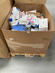 PALLET OF ASSORTED ITEMS INCLUDING A NUMBER OF CHILDREN'S GAMES.