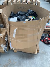 PALLET OF ASSORTED ITEMS INCLUDING SNOW OBAOLAY GOGGLES.