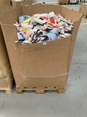 PALLET OF ASSORTED ITEMS INCLUDING LOTS OF MOBILE PHONE ACCESSORIES.