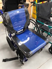 WHEELCHAIR FOR SENIORS IN BLUE AND BLACK.