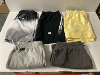 5 X ASSORTED SHORTS TO INCLUDE UNDER ARMOUR & MACKENZIE