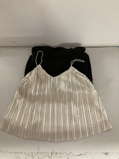 2 X ASSORTED ITEMS TO INCLUDE WOMEN'S DESIGNER CROPPED DRESS/TOP IN SILVER - SIZE M - RRP Â£80