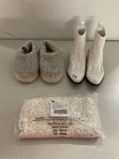 3 X ASSORTED ITEMS TO INCLUDE PAIR OF WHITE ANKLE BOOTS SIZE 8.5