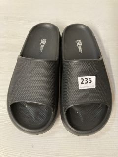 PAIR OF 32' COOL SLIDERS IN BLACK - SIZE XL
