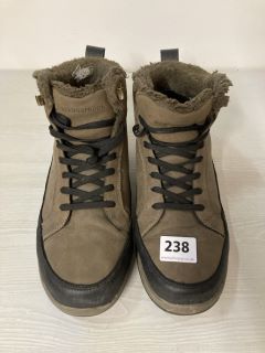 PAIR OF WEATHERPROOF BOOTS IN BROWN - SIZE 10