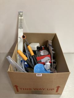 BOX OF ASSORTED ITEMS TO INCLUDE DURACELL PLUS BATTERIES & LED BULBS