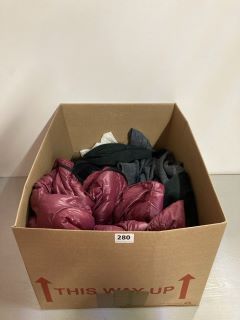 BOX OF ASSORTED CLOTHING ITEMS IN VARIOUS SIZES & DESIGNS INCLUDING TED BAKER