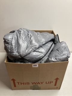 BOX OF ASSORTED CLOTHING ITEMS IN VARIOUS SIZES & DESIGNS