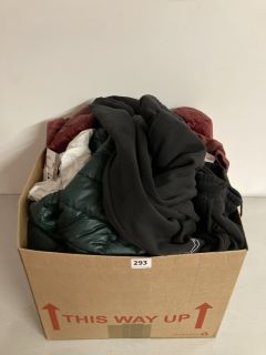 BOX OF ASSORTED CLOTHING ITEMS IN VARIOUS SIZES & DESIGNS INCLUDING LEVIS