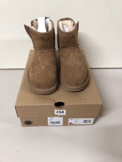 UGG BOOTS SIZE 5