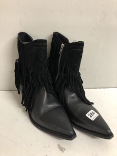 BLACK LACED ANKLE BOOTS SIZE:40