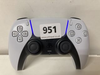 PLAYSTATION 5 CONTROLLER
