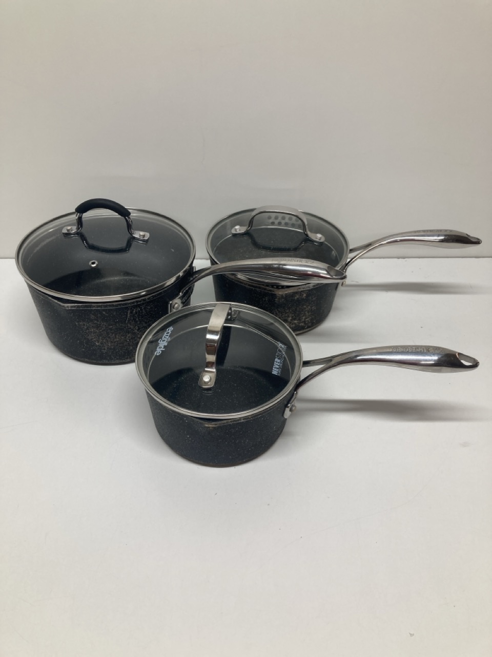John Pye Auctions EAZIGLIDE NEVERSTICK 3 3 PIECE ALUMINIUM SAUCEPAN SET