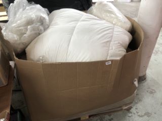 PALLET OF ASSORTED ITEMS INC PILLOWS