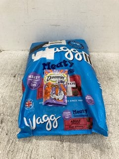 12KG WAGG MEATY GOODNESS DRIED DOG FOOD (BBE: 08/03/2025) TO INCLUDE 60G DREAMIES MIX CAT TREATS (BBE: 18/02/2025): LOCATION - H8