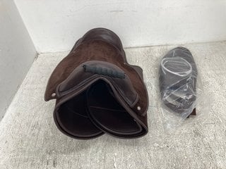 BROWN LEATHER HORSE SADDLE WITH STIRRUPS: LOCATION - E12