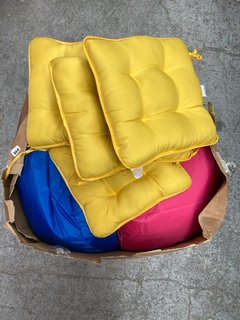 QTY OF ASSORTED SOFT FURNISHINGS TO INCLUDE YELLOW PADDED CAR CUSHIONS: LOCATION - H2