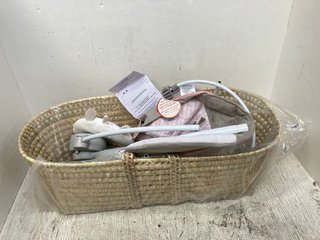 QTY OF ASSORTED BABY ITEMS TO INCLUDE SMALL MOSES BASKET: LOCATION - H3
