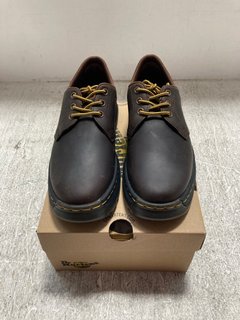 WOMENS DR MARTENS CREWSON LO SHOES IN DARK BROWN - UK SIZE 6 - RRP £130: LOCATION - J4