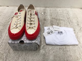 CONVERSE PLAY COMME DES GARCONS CHUCK 70 TRAINERS IN PRISTINE/RED - SIZE UK 6 TO ALSO INCLUDE CONVERSE PLAY COMME DES GARCONS T-SHIRT IN WHITE - SIZE UK S - RRP £160: LOCATION - C17
