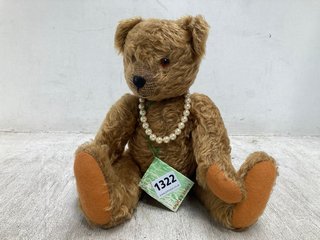 WYE 'BING' VINTAGE BEAR WITH GLASS EYES TO INCLUDE PEARL NECKLACE: LOCATION - C8