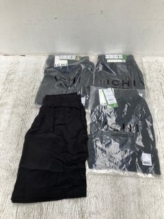 4 X ICHI WOMENS MARRAKECH SHORTS IN BLACK IN VARIOUS SIZES: LOCATION - C6