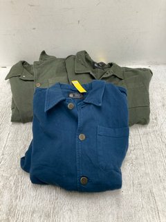 3 X CARHARTT MENS LOOSE FIT BUTTON UP COTTON JACKETS IN BLUE & GREEN IN VARIOUS SIZES: LOCATION - C4