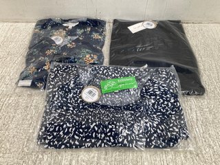 3 X ASSORTED APRICOT WOMENS CLOTHING IN VARIOUS SIZES TO INCLUDE APRICOT FLORAL SPRAY DITSY MIDI DRESS IN NAVY - SIZE UK L: LOCATION - D8