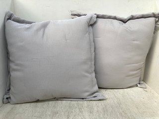 2 X LARGE COZEE HOME CUSHIONS IN GREY: LOCATION - D15