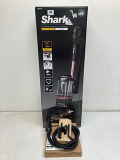 SHARK CORDED UPRIGHT PET MODEL WITH ANTI HAIR WRAP TECHNOLOGY MODEL NO NZ69OUKT : RRP £199.00: LOCATION - BOOTH