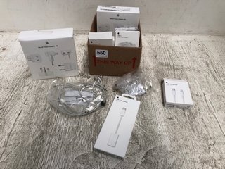 BOX OF ASSORTED APPLE TECH ITEMS TO INCLUDE 2 X WORLD TRAVEL ADAPTER KITS: LOCATION - A1