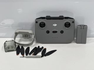 DJI REMOTE CONTROL RC231 AND MINI 2 BATTERY DRONE ACCESSORIES IN GREY. (UNIT ONLY TO INCLUDE OTHER ACCESSORIES) [JPTM114876]