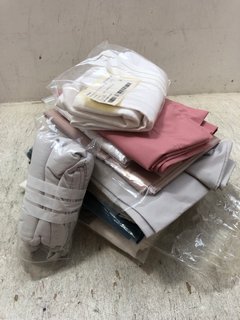 QTY OF ASSORTED ITEMS TO INCLUDE BRUSHED WHITE COTTON PILLOW CASES & ANNALISA GREY PILLOW CASES: LOCATION - AR4