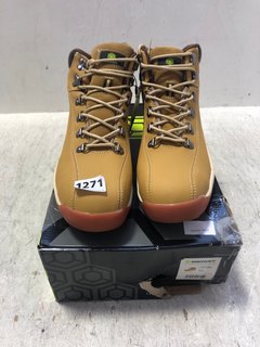 BEESWIFT SAND COLOURED SAFETY WORK BOOTS WITH STEEL TOE UK SIZE 9: LOCATION - BR1