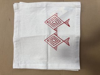 QTY OF SAZY NATURAL/RED FABRIC NAPKINS: LOCATION - BR13