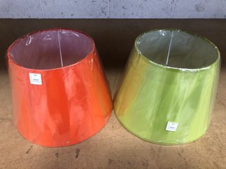 QTY OF ASSORTED SAZY LIGHTING ITEMS TO INCLUDE SAVANNAH PAPIER MACHE TABLE LAMP IN NAVY & ORANGE & GREEN LAMP SHADES: LOCATION - BR13