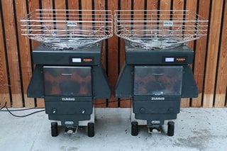 2 X ZUMMO Z40 NATURE ORANGE JUICE MACHINES: MODEL NO Z40A-N-LD (UNITS ONLY): LOCATION - B5 (KERBSIDE PALLET DELIVERY)
